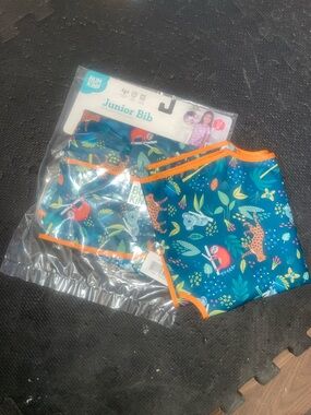 NWT set of 2 bum kins junior bibs